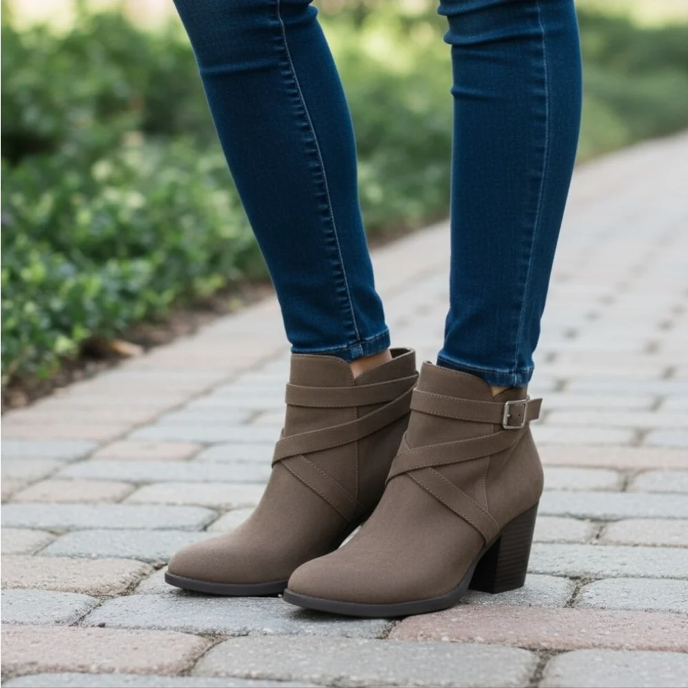 Style & Co Buckle Criss Cross Strap Boots Booties SZ 8 M Grey Gray Dark Taupe